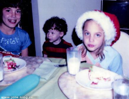 Angelina_and_James_at_a_Christmas_party_in_1980_.jpg